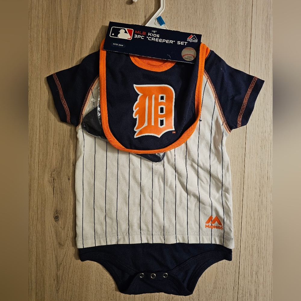 MLB Detroit Tigers Onesie, Bib & Bootie Set- 24 Months